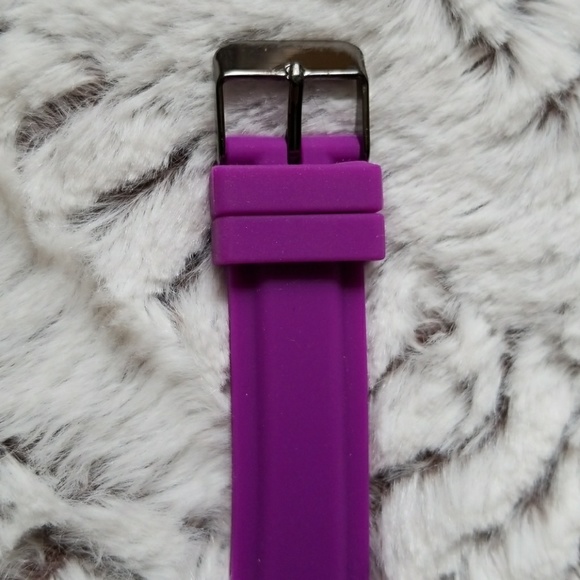 💗5/$25💗 Gossip Quartz Wristwatch Purple Silicone Band - Picture 4 of 8